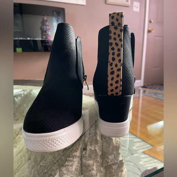 Heeled Shoes with Leopard Detail - Picture 2 of 4